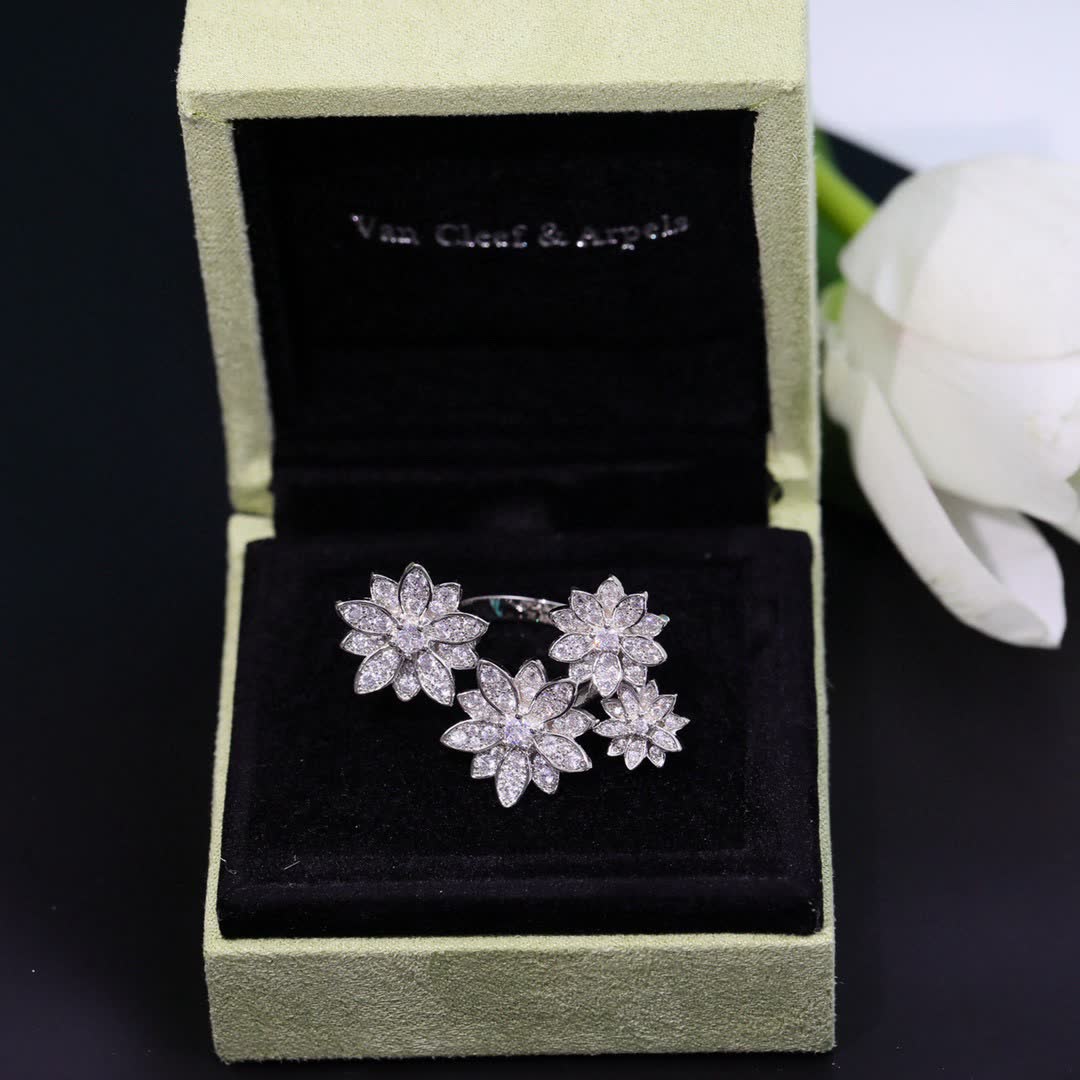 Van Cleef & Arpels Elegant Diamond Flower Ring